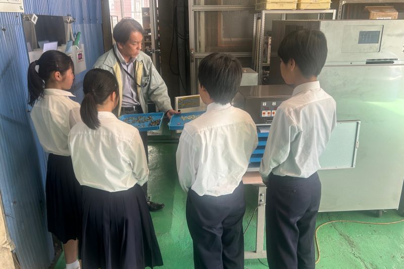 矢掛町立矢中学校の生徒による企業訪問を実施しました!