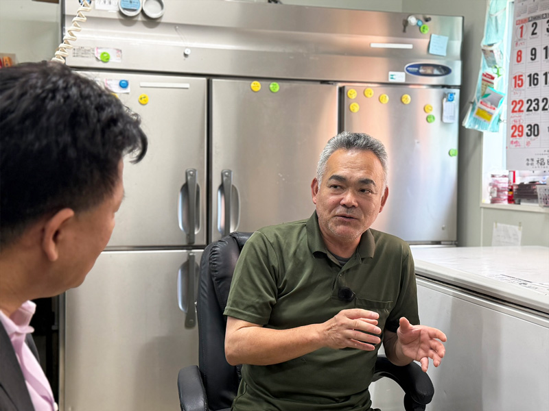 大紀産業の社長と対談する三次ジビエ工房の片岡さん